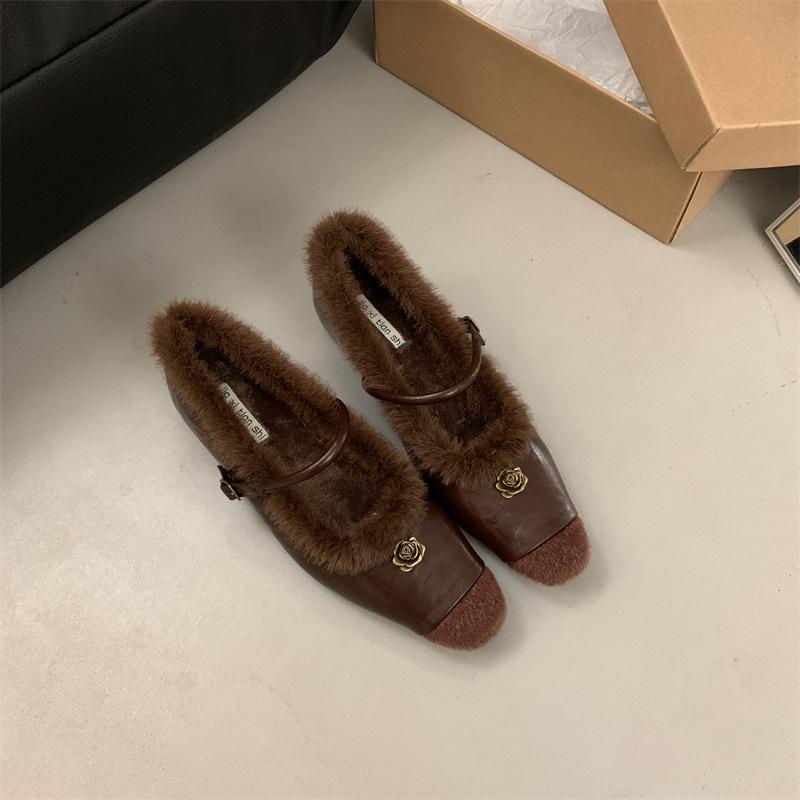 Осенью и зимой 2025 года модные и универсальные туфли Мао Мао с квадратным носком и застежкой на одну пуговицу, удобные и плюшевые, теплые и инн 39 коричневый
Осенью и зимой 2025 года модные и универсальные туфли Мао Мао с квадратным носком и застежкой на одну пуговицу, удобные и плюшевые, теплые и инн 39 коричневый