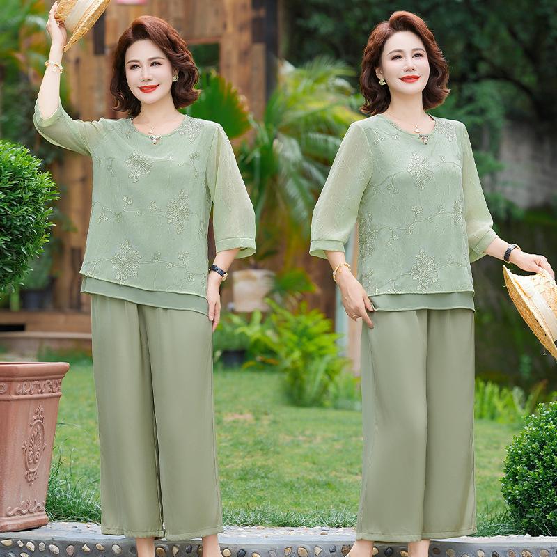 Stylish Plus Size Two-Piece Set: Floral Top & T-Shirt for Middle-Aged and Elderly Women 2XL【100-120 jin】
Stylish Plus Size Two-Piece Set: Floral Top & T-Shirt for Middle-Aged and Elderly Women 2XL【100-120 jin】