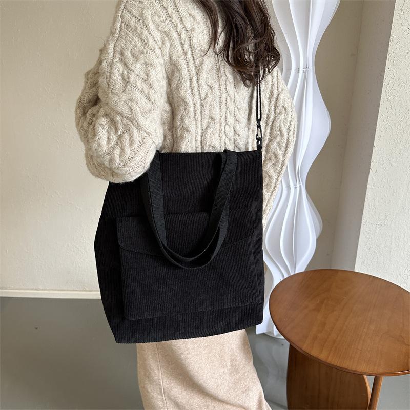 New simple casual large-capacity solid color fashion striped velvet Bhutto portable shoulder messenger women s bag чорний
New simple casual large-capacity solid color fashion striped velvet Bhutto portable shoulder messenger women s bag чорний