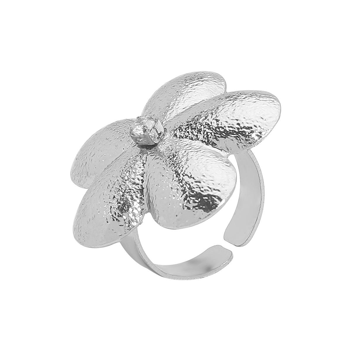 Fashion is simple temperament flower pendant necklace, personalized design earrings ring jewelry set
Fashion is simple temperament flower pendant necklace, personalized design earrings ring jewelry set