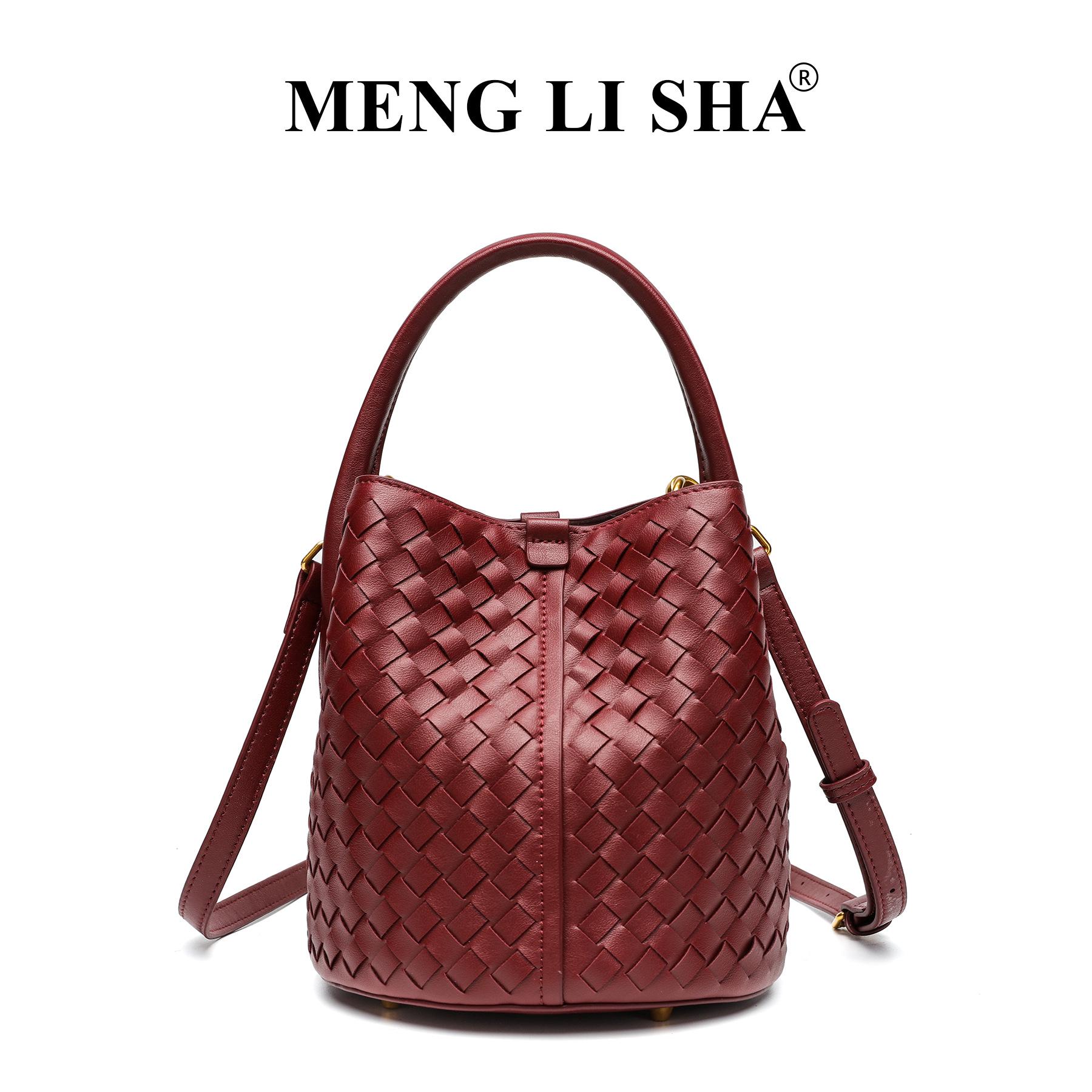 Handmade Woven Bucket Bag: Versatile Crossbody for Stylish Commuting - Perfect for Mothers and Daughters
Handmade Woven Bucket Bag: Versatile Crossbody for Stylish Commuting - Perfect for Mothers and Daughters