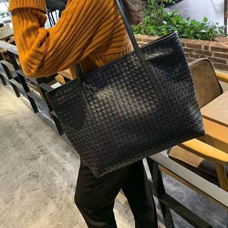 Bag Women s Large Capacity 2025 New Arrival Versatile Handheld Shoulder Bag College Students Class Commuter Bag Woven Tote Bag Black
Bag Women s Large Capacity 2025 New Arrival Versatile Handheld Shoulder Bag College Students Class Commuter Bag Woven Tote Bag Black