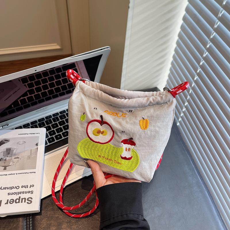 Niche environmentally friendly embroidery bag shopping bag portable shoulder commuter bag lazy bag versatile large-capacity tote bag
Niche environmentally friendly embroidery bag shopping bag portable shoulder commuter bag lazy bag versatile large-capacity tote bag