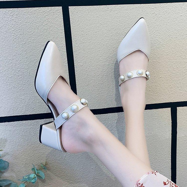 Baotou half drag pearl two wear cool slippers women s summer 2025 new outer wear thick heel medium heel pointed women s high heels tide 35
Baotou half drag pearl two wear cool slippers women s summer 2025 new outer wear thick heel medium heel pointed women s high heels tide 35