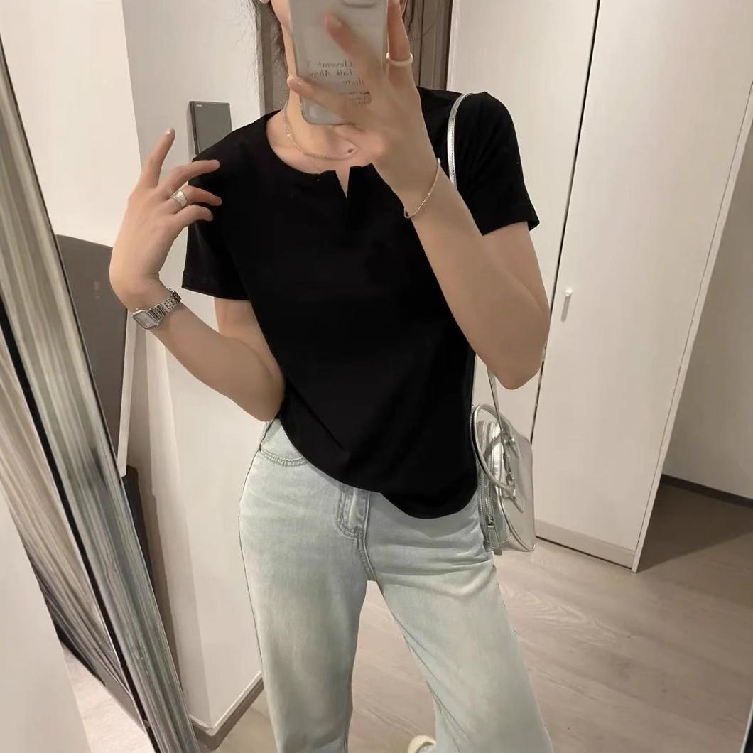 Женская приталенная футболка в корейском стиле: Простой однотонный цвет, короткий рукав, приталенный крой Large чёрный
Женская приталенная футболка в корейском стиле: Простой однотонный цвет, короткий рукав, приталенный крой Large чёрный