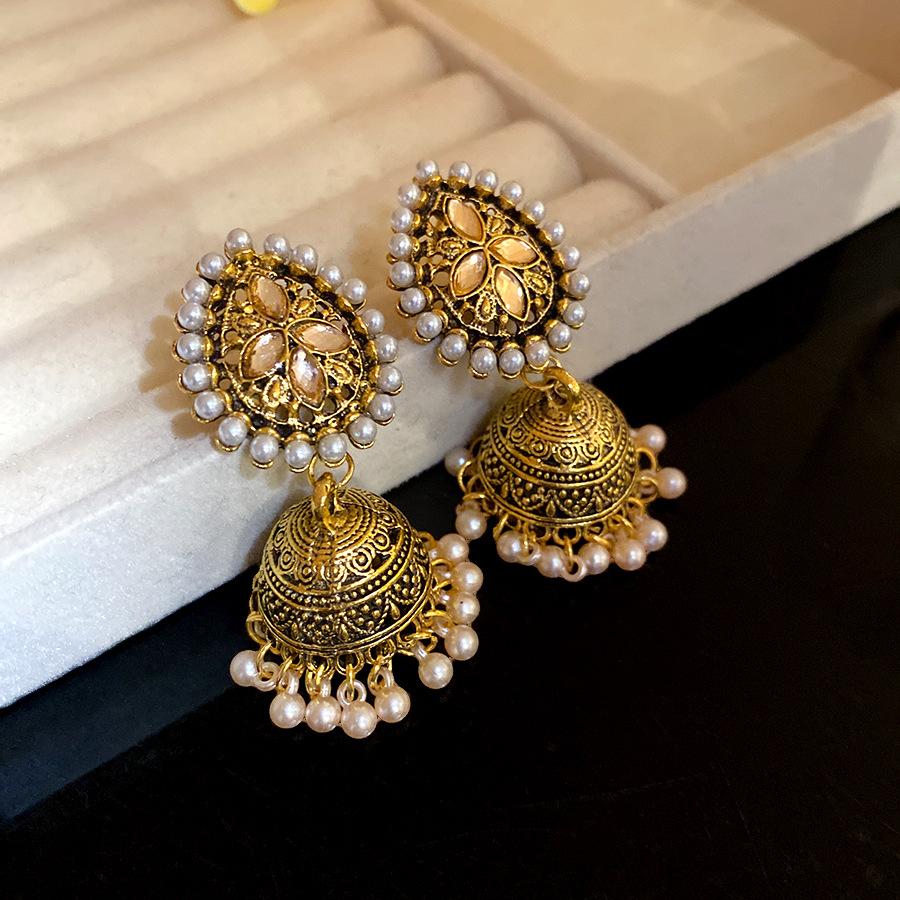 Medieval vintage diamond-encrusted pearl water drop pendant earrings ethnic style retro earrings light luxury high-end earrings
Medieval vintage diamond-encrusted pearl water drop pendant earrings ethnic style retro earrings light luxury high-end earrings