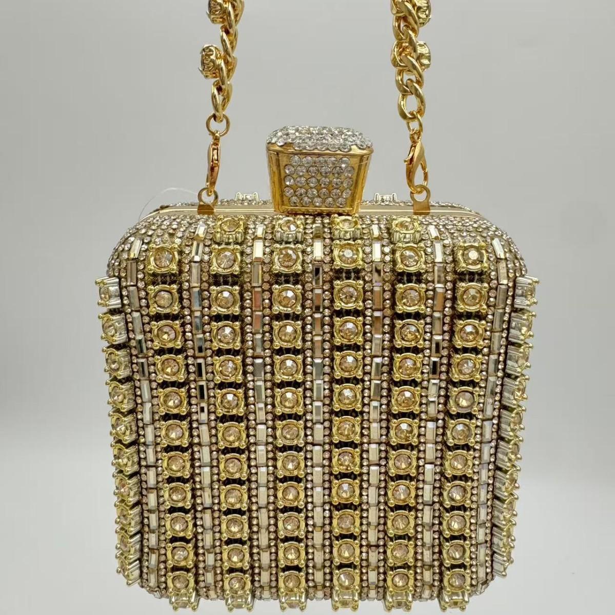 Handmade Diamond Encrusted Square Clutch Evening Bag Small Size Portable Sparkling Polyester Fiber Dinner Bag for Women золотой
Handmade Diamond Encrusted Square Clutch Evening Bag Small Size Portable Sparkling Polyester Fiber Dinner Bag for Women золотой