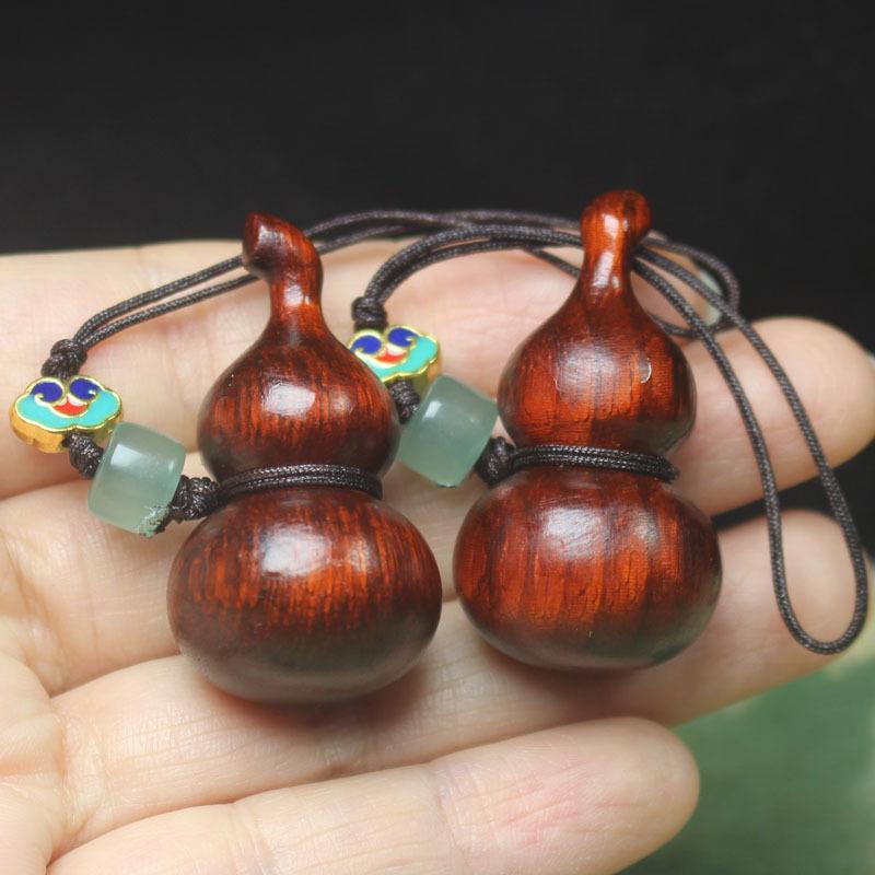 Sandalwood Small Gourd Pendant Lucky Wooden Charm Phone Strap Bag Hanging Ornament Simple Gift For Men And Women
Sandalwood Small Gourd Pendant Lucky Wooden Charm Phone Strap Bag Hanging Ornament Simple Gift For Men And Women