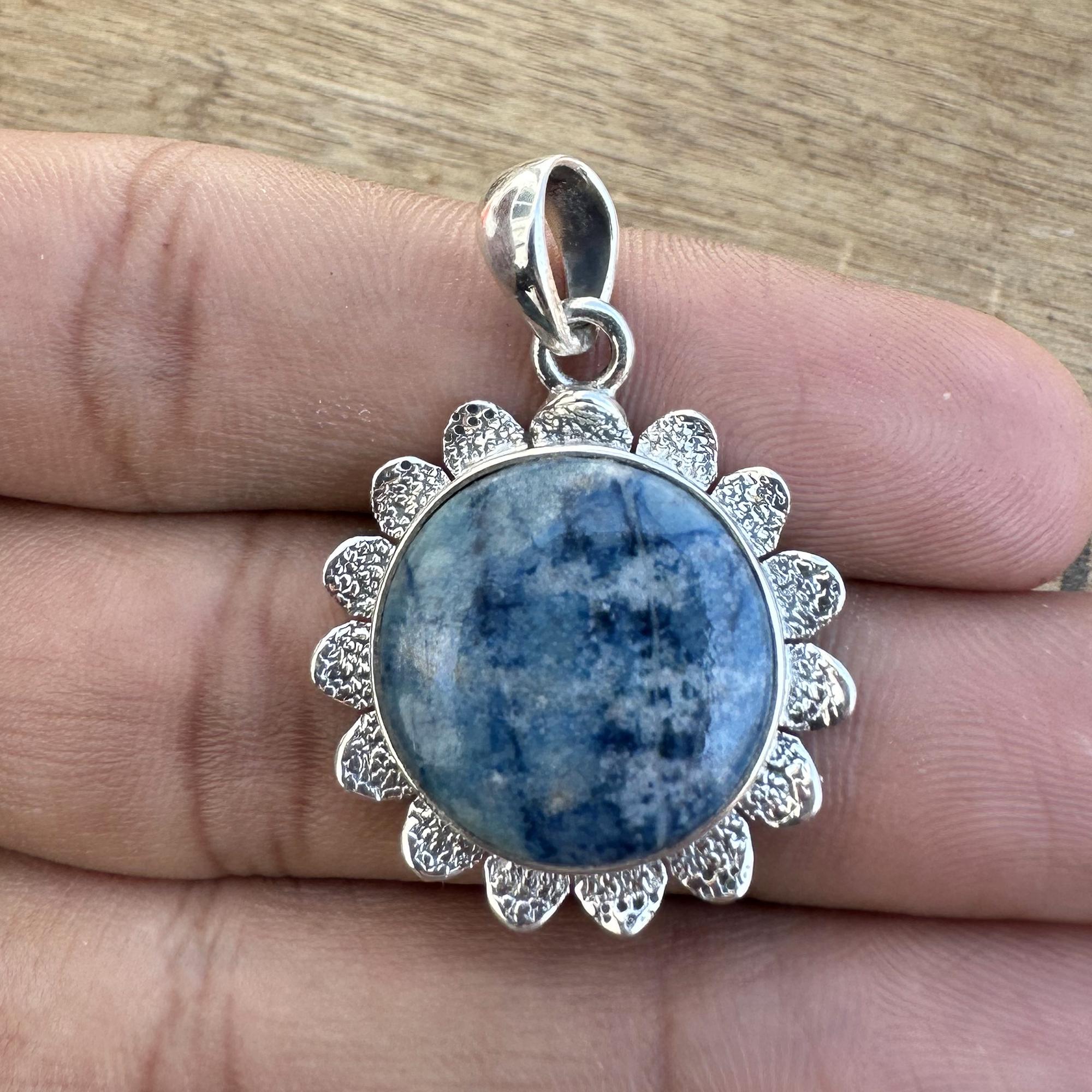 Blue Scheelite, Blue Scheelite Necklace, Necklace Pendant, 925 sterling Silver Pendant, Silver Jewelry Pendant, Birthday Gift 1.37 Inches Length синий
Blue Scheelite, Blue Scheelite Necklace, Necklace Pendant, 925 sterling Silver Pendant, Silver Jewelry Pendant, Birthday Gift 1.37 Inches Length синий