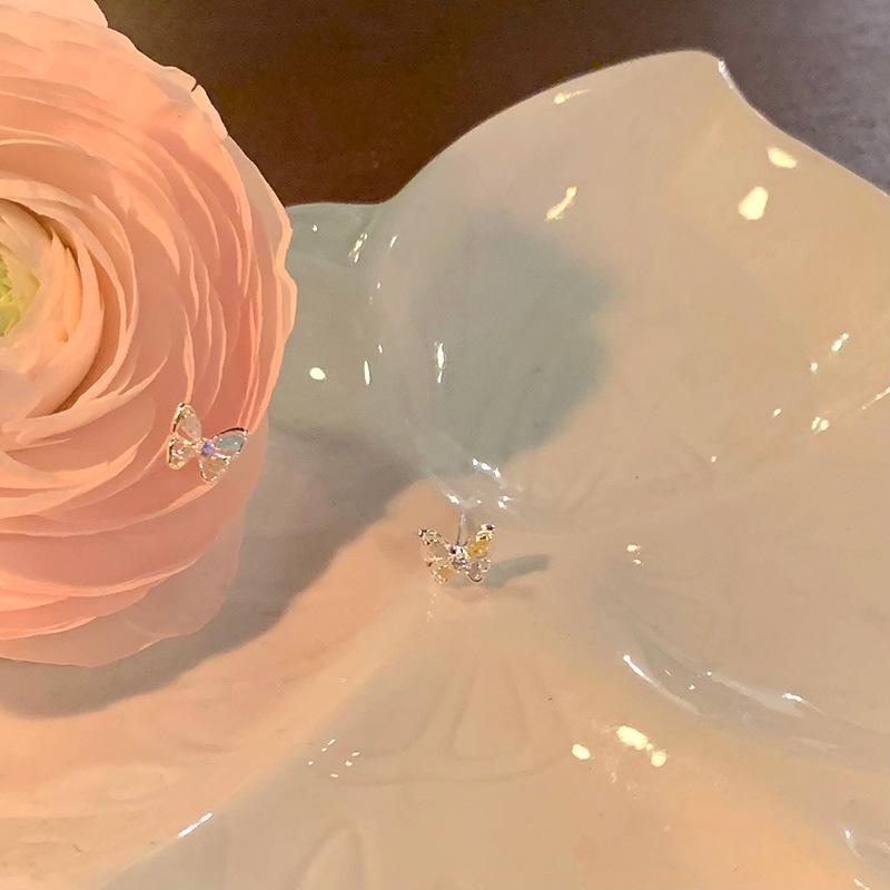 Color butterfly stud earrings women s light luxury niche earrings new high-end earrings no ear holes mosquito coil disc ear clips
Color butterfly stud earrings women s light luxury niche earrings new high-end earrings no ear holes mosquito coil disc ear clips
