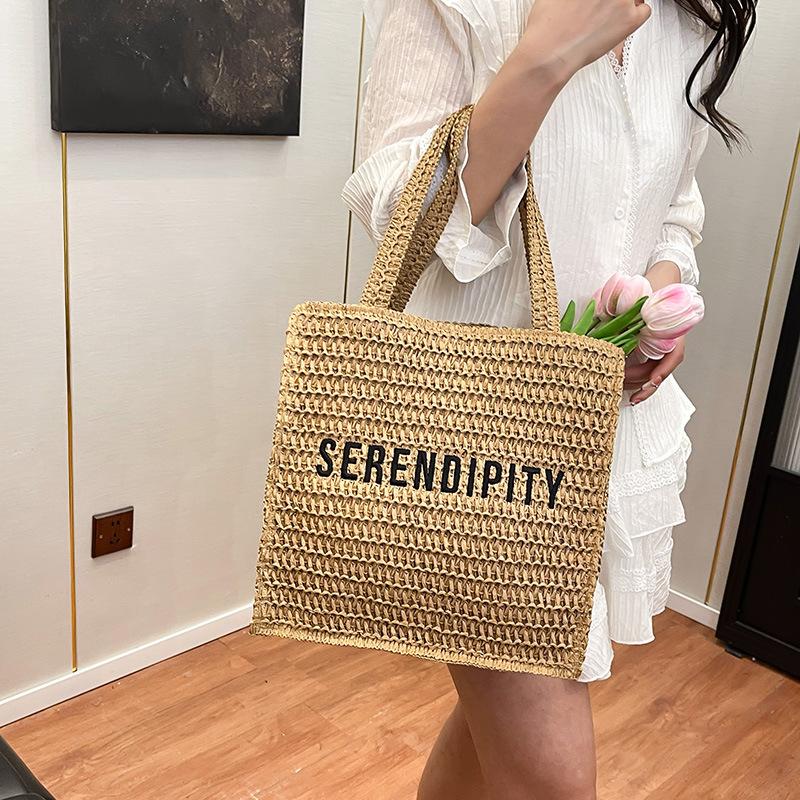 Niche large-capacity tote bag women s 2025 new letter shoulder woven bag summer vacation beach bag зелений
Niche large-capacity tote bag women s 2025 new letter shoulder woven bag summer vacation beach bag зелений