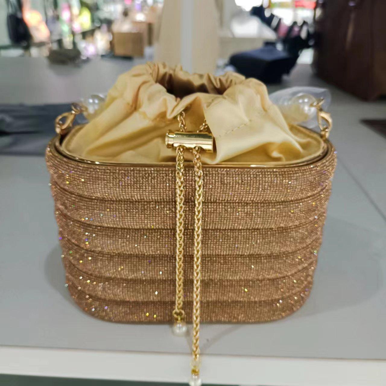 Crystal Metal Evening Clutch Bags Women Boutique Pearl Handle Shiny Color Blocking Rhinestone Purse and Handbags Bridal Wedding
Crystal Metal Evening Clutch Bags Women Boutique Pearl Handle Shiny Color Blocking Rhinestone Purse and Handbags Bridal Wedding