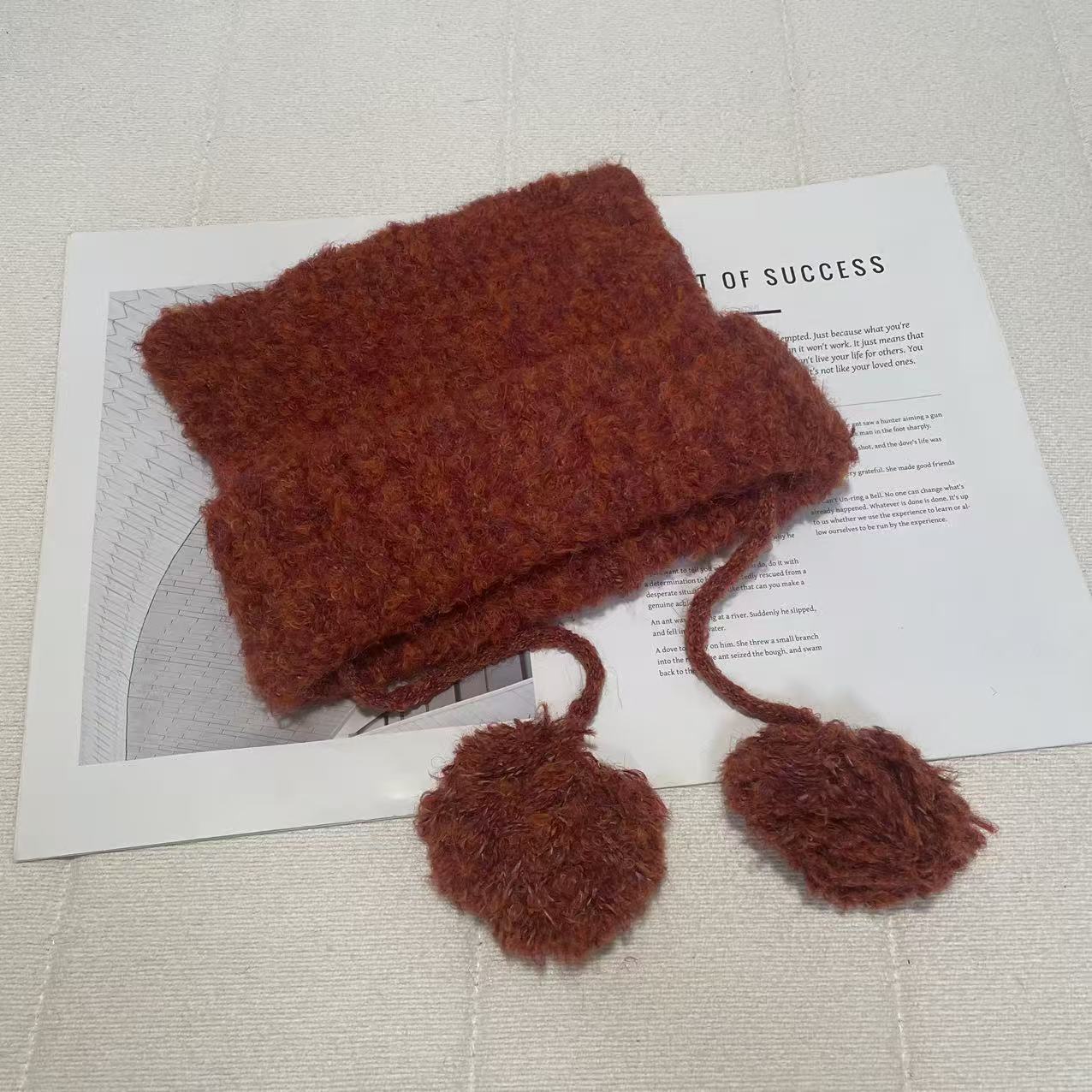 Шерстяная шапка с медвежьими ушками женская толстая шерстяная универсальная толстая вязаная шапка с помпоном для защиты ушей M(56-58cm)