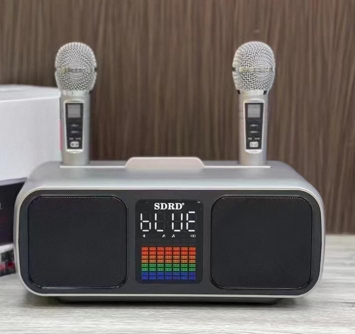 Wireless Bluetooth Speaker Dual Microphone Mobile TV KTV Singing Karaoke All-in-one Speaker сірий колір
Wireless Bluetooth Speaker Dual Microphone Mobile TV KTV Singing Karaoke All-in-one Speaker сірий колір