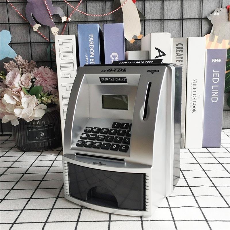 Англійська Банкомат Скарбничка: Автоматичний депозит та зняття, Захищено паролем, Розумний голосовий банкомат. 13 x 13.5 x 17 cm
Англійська Банкомат Скарбничка: Автоматичний депозит та зняття, Захищено паролем, Розумний голосовий банкомат. 13 x 13.5 x 17 cm