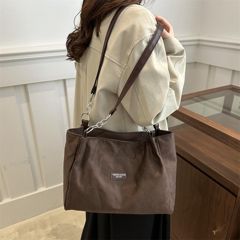 Fashion casual tote bag women s tide corduroy shoulder bag autumn and winter new armpit bag коричневый
Fashion casual tote bag women s tide corduroy shoulder bag autumn and winter new armpit bag коричневый