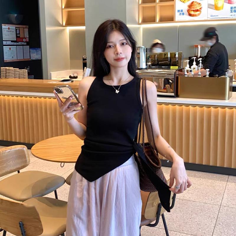 Женский асимметричный оранжевый вязаный кроп-топ - Летний укороченный топ-майка с завязками на талии One size (recommended for weight under 125 pounds) чёрный
Женский асимметричный оранжевый вязаный кроп-топ - Летний укороченный топ-майка с завязками на талии One size (recommended for weight under 125 pounds) чёрный