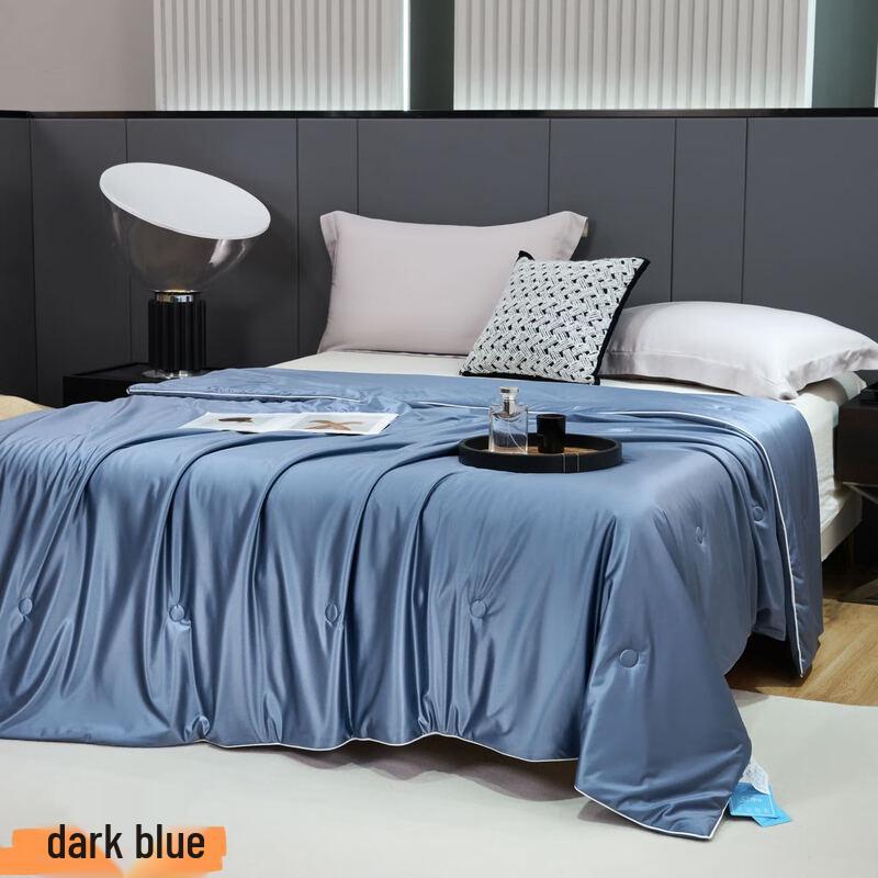 Luxurious Cloud Brocade Summer Cooling Quilt
Luxurious Cloud Brocade Summer Cooling Quilt