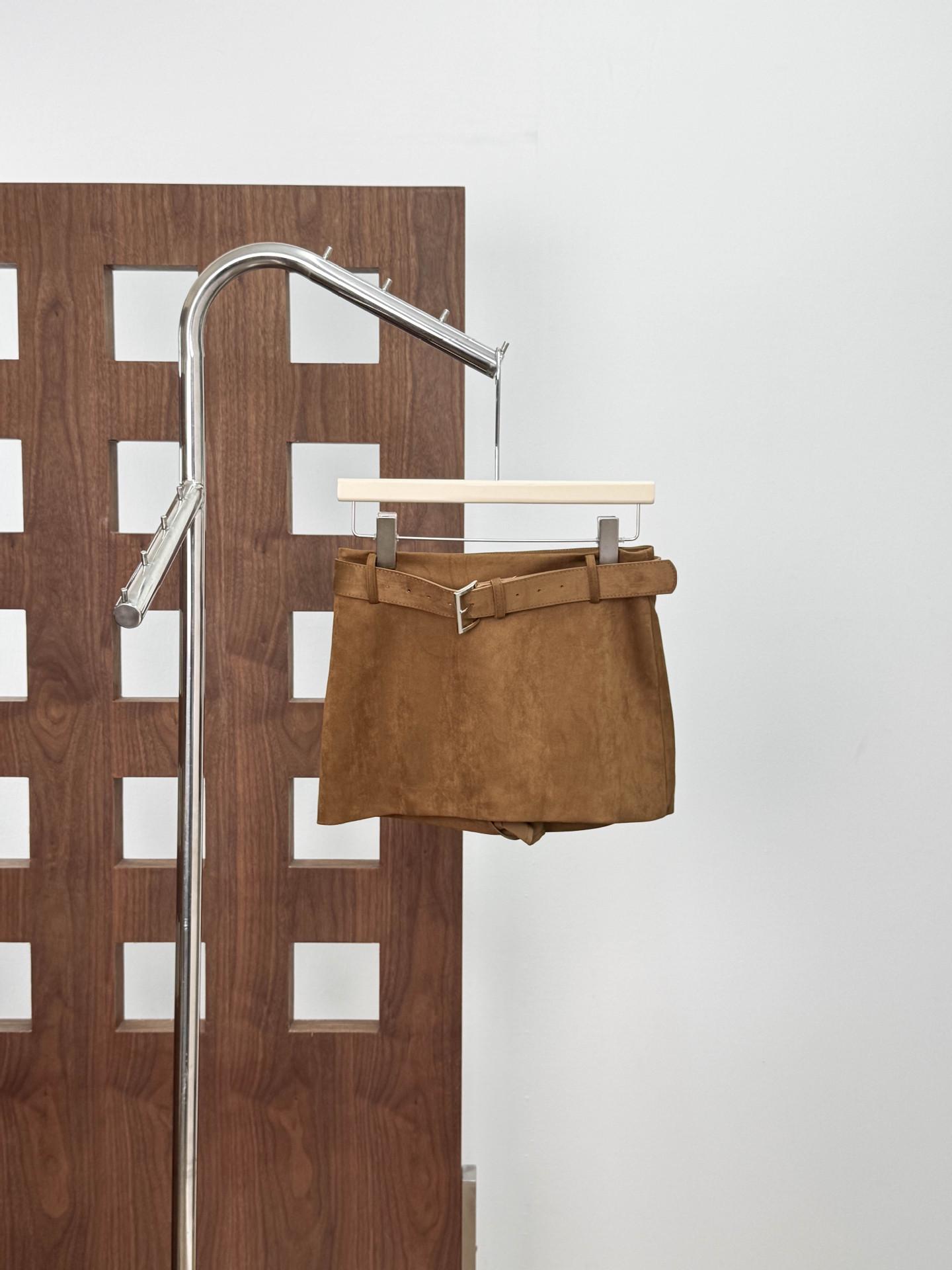 M1U Series 25 A/W Textured Faux Suede Belted A-line Skirt: Waist-Cinching, Slimming, Elegant, Hip-Hugging, Perfect for Commuting S
M1U Series 25 A/W Textured Faux Suede Belted A-line Skirt: Waist-Cinching, Slimming, Elegant, Hip-Hugging, Perfect for Commuting S