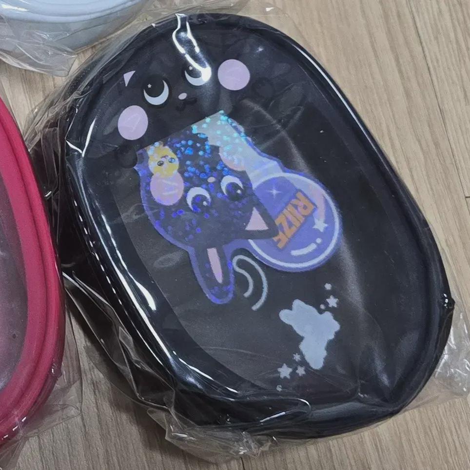 Riize Doll Pouch, Sealed, Brand New
Riize Doll Pouch, Sealed, Brand New