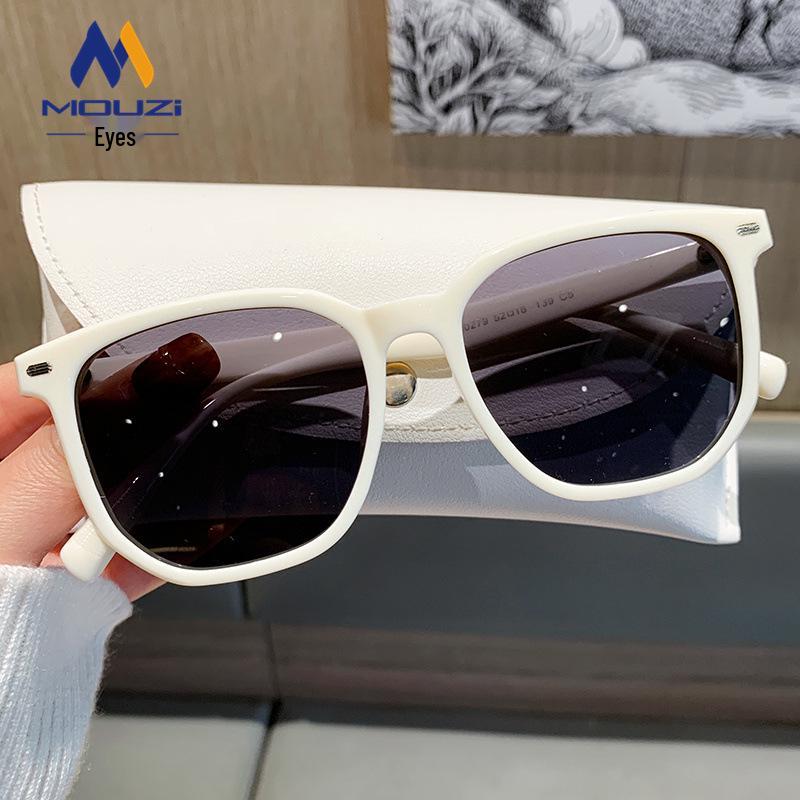 Retro Minimalist Large Frame Sunglasses w/ UV Protection - Unisex Trend, Face-Slimming Design
Retro Minimalist Large Frame Sunglasses w/ UV Protection - Unisex Trend, Face-Slimming Design
