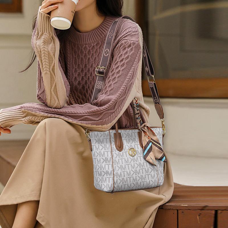 Премиальная печатная сумка женская осенняя новая трендовая текстурная сумка-мессенджер темпераментная сумка через плечо для通勤
Премиальная печатная сумка женская осенняя новая трендовая текстурная сумка-мессенджер темпераментная сумка через плечо для通勤