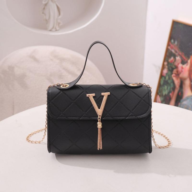 Women s bag, new rhombus fashion embossed small women s bag, letter tassel single shoulder messenger bag, one piece чёрный
Women s bag, new rhombus fashion embossed small women s bag, letter tassel single shoulder messenger bag, one piece чёрный