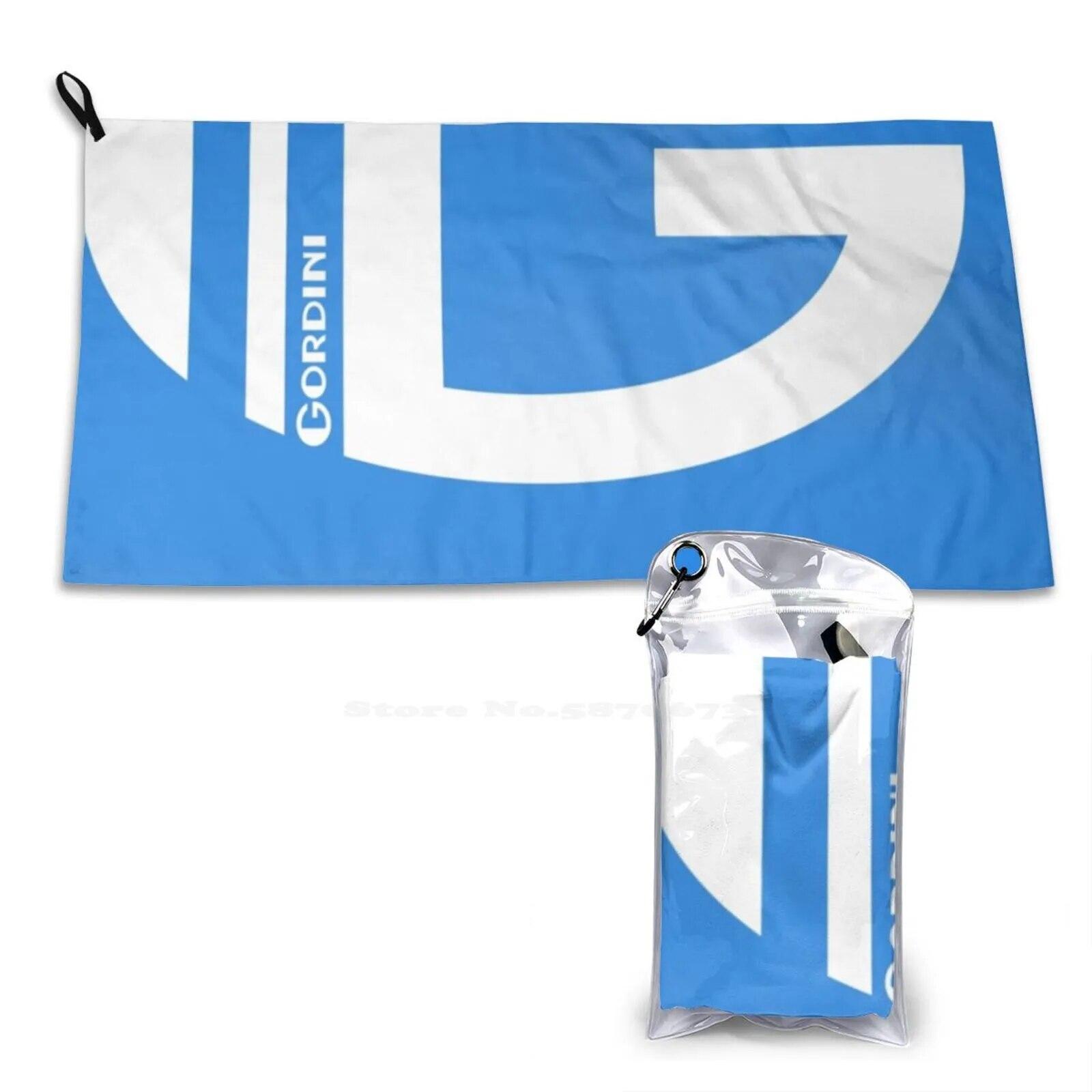 Ретро Gordini G Emblem-Montlhéry, Monte Carlo Rally-Белый принт Персонализированное мягкое быстросохнущее полотенце для душа Французский автомобиль Автомобиль
Ретро Gordini G Emblem-Montlhéry, Monte Carlo Rally-Белый принт Персонализированное мягкое быстросохнущее полотенце для душа Французский автомобиль Автомобиль