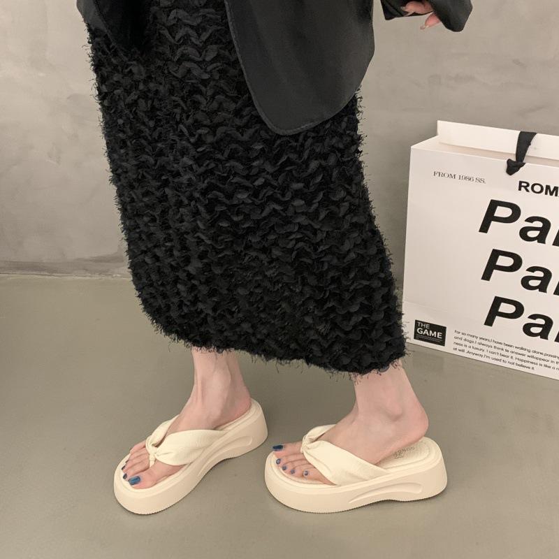 Thick bottom heightening fashionable versatile soft bottom comfortable flip-flops women s 2025 summer cool slippers 35 чёрный
Thick bottom heightening fashionable versatile soft bottom comfortable flip-flops women s 2025 summer cool slippers 35 чёрный