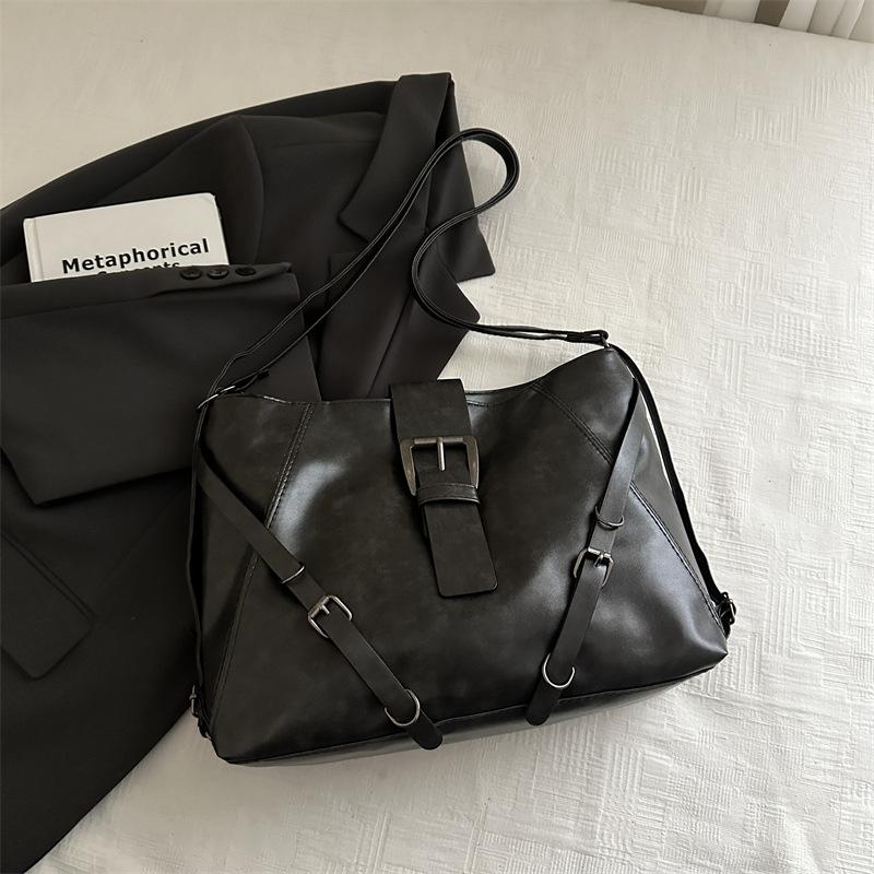 Large-capacity simple tote bag, new commuter shoulder oblique span bag, casual women s retro autumn and winter
Large-capacity simple tote bag, new commuter shoulder oblique span bag, casual women s retro autumn and winter