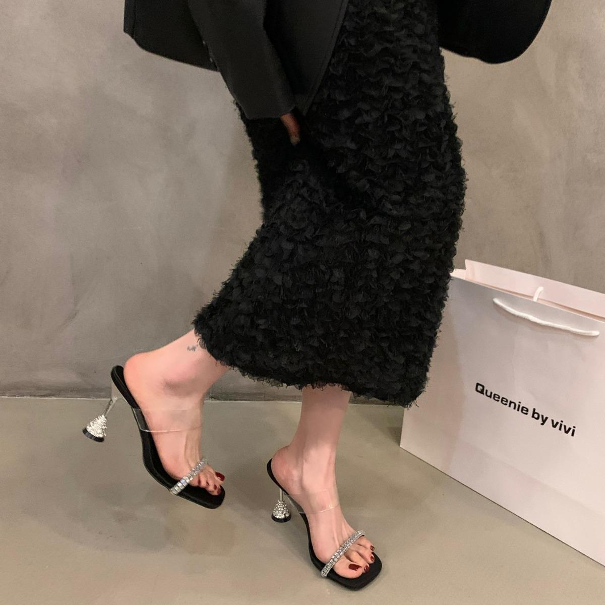 Niche high-end transparent belt slippers women s shoes wear 2025 summer rhinestone sandals high-heeled sandals 34
Niche high-end transparent belt slippers women s shoes wear 2025 summer rhinestone sandals high-heeled sandals 34
