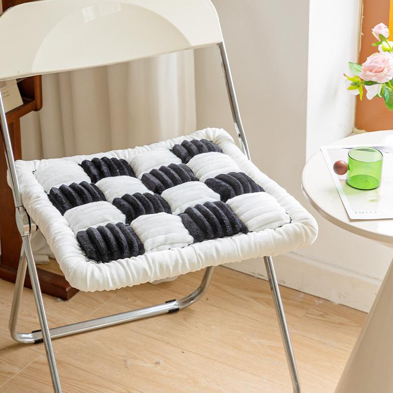 High -density Short Plush Chair Cushion Plaid Plush Thickened Living Room Sofa Cover Warm Velvet Sofa Cover Armrest Back Towel 45x45cm 1pcs
High -density Short Plush Chair Cushion Plaid Plush Thickened Living Room Sofa Cover Warm Velvet Sofa Cover Armrest Back Towel 45x45cm 1pcs