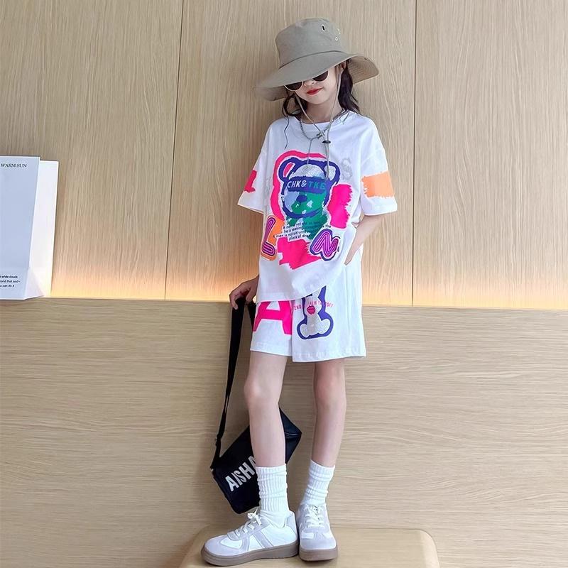Girls Summer Children Clothes Cartoon Bearr Printed T-shirts + Shorts Suit Teenage Hip Hop Short Sleeve 2 Pieces Set Top Bottom Outfits 130
Girls Summer Children Clothes Cartoon Bearr Printed T-shirts + Shorts Suit Teenage Hip Hop Short Sleeve 2 Pieces Set Top Bottom Outfits 130