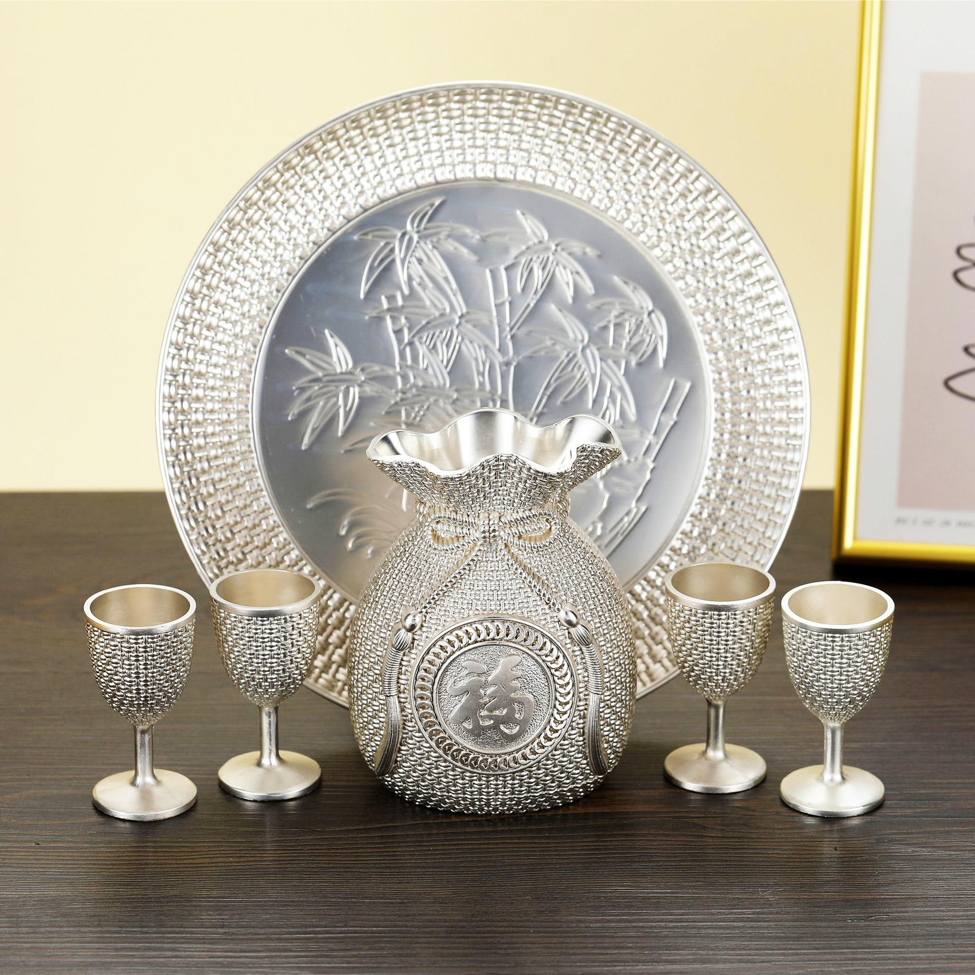 Высококачественный винтажный винный набор, высококачественная винная кружка, свадебная кружка для тостов, домашний декоративный набор для гостиной, аксессуары для бара
Высококачественный винтажный винный набор, высококачественная винная кружка, свадебная кружка для тостов, домашний декоративный набор для гостиной, аксессуары для бара