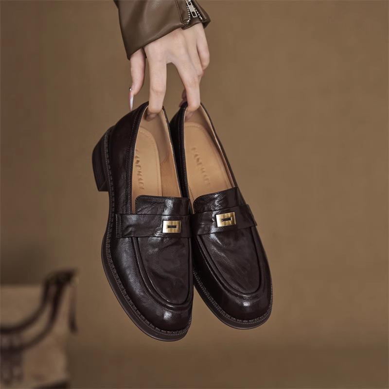 Leather loafers women s block heel 2024 new retro British style small leather shoes one foot slip versatile jk heel singles 35
Leather loafers women s block heel 2024 new retro British style small leather shoes one foot slip versatile jk heel singles 35