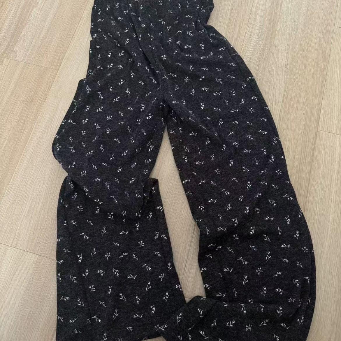 Gray Floral Micro-Flare Women s Pants, Size 26, Thin Style, Elastic High Waist, Korean Age-Reducing, Casual Slim Fit, Spring/Autumn. Medium темно-серого
Gray Floral Micro-Flare Women s Pants, Size 26, Thin Style, Elastic High Waist, Korean Age-Reducing, Casual Slim Fit, Spring/Autumn. Medium темно-серого