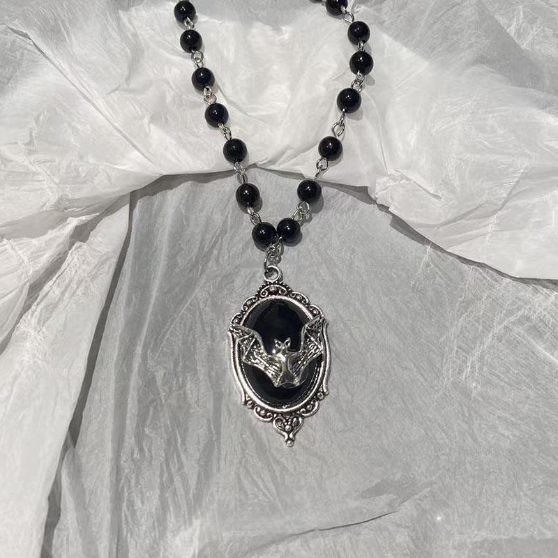 Vintage Gothic Bat Cross Dark Pendant Necklace Personalized Thorn Love Black Bead Stacked Necklace Suitable Halloween Gifts 45cm
Vintage Gothic Bat Cross Dark Pendant Necklace Personalized Thorn Love Black Bead Stacked Necklace Suitable Halloween Gifts 45cm