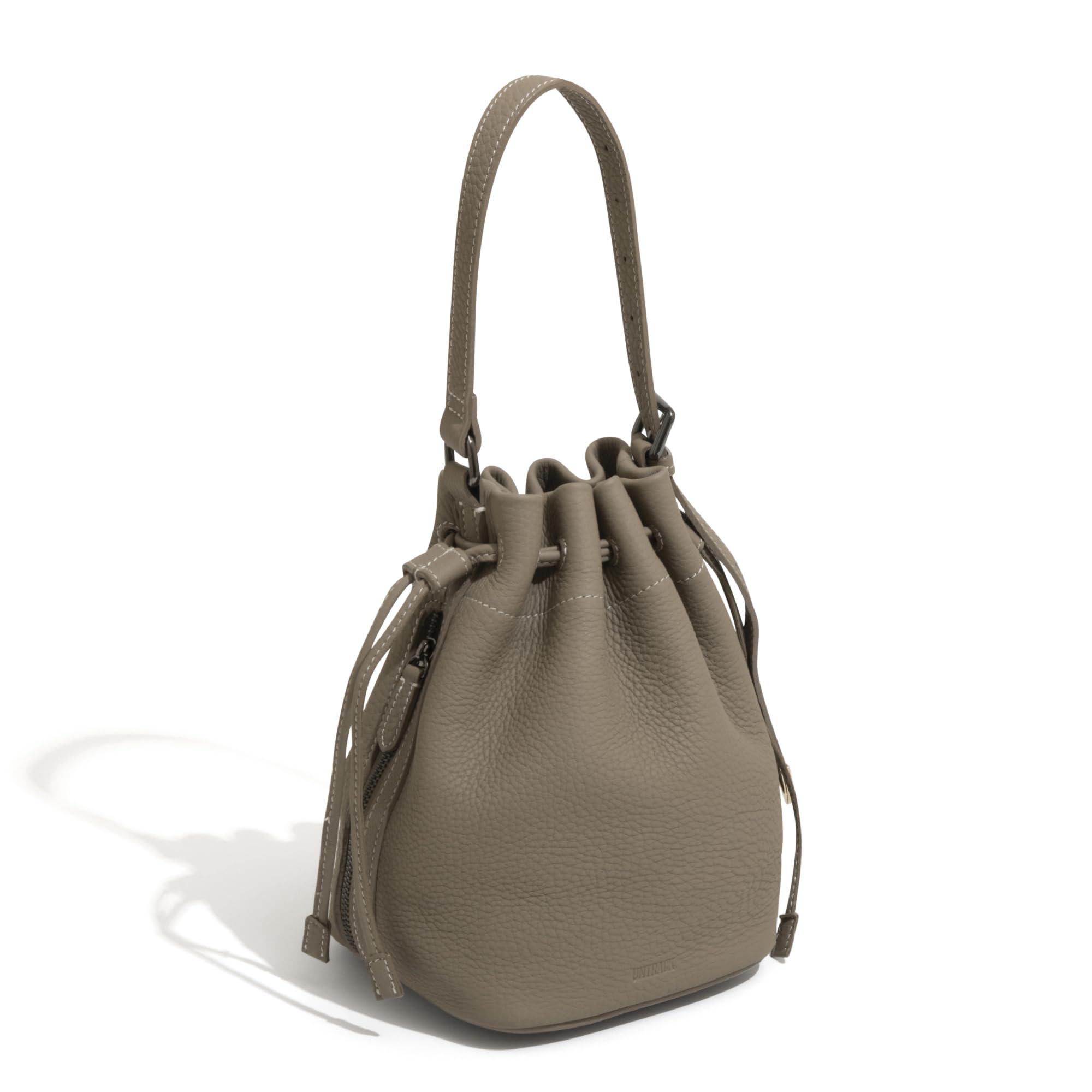 UNTRACK ECCO Tote Drawstring Taupe Bag, Leather, 2L, No. 60411, Men s,
UNTRACK ECCO Tote Drawstring Taupe Bag, Leather, 2L, No. 60411, Men s,