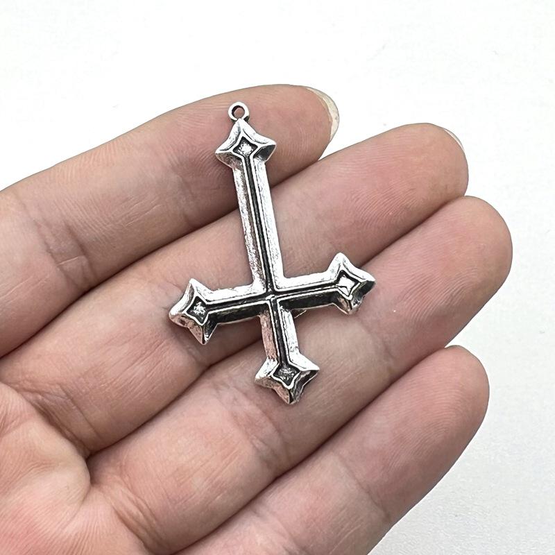 Ожерелье с подвеской в виде перевернутого креста с капающим красным маслом - ювелирные изделия из сплава своими руками
Ожерелье с подвеской в виде перевернутого креста с капающим красным маслом - ювелирные изделия из сплава своими руками