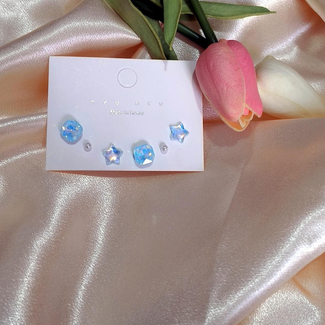 Small Fresh Mini Shiny Combination Set, Stud Earrings, Women S Trendy Temperament, Versatile, Niche Design Sense, Clear Earrings.
Small Fresh Mini Shiny Combination Set, Stud Earrings, Women S Trendy Temperament, Versatile, Niche Design Sense, Clear Earrings.