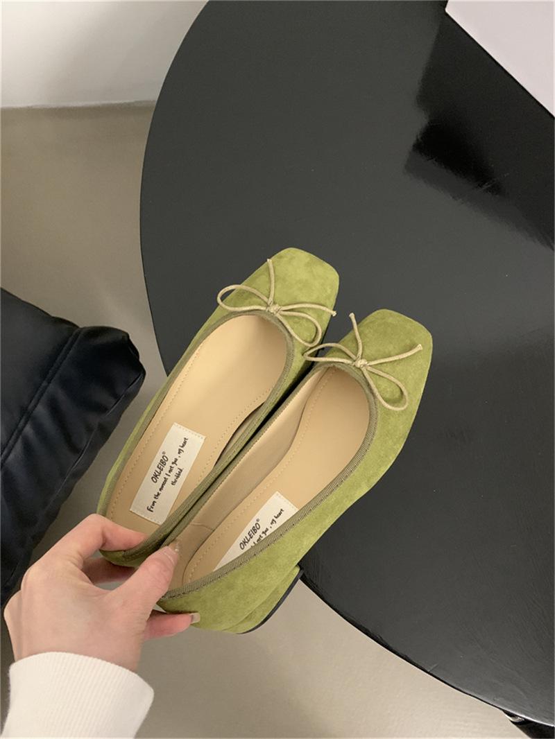 Suede grandma shoes women s 2024 spring and autumn new light mouth square head bow versatile low heel single shoes 39 зелёный
Suede grandma shoes women s 2024 spring and autumn new light mouth square head bow versatile low heel single shoes 39 зелёный