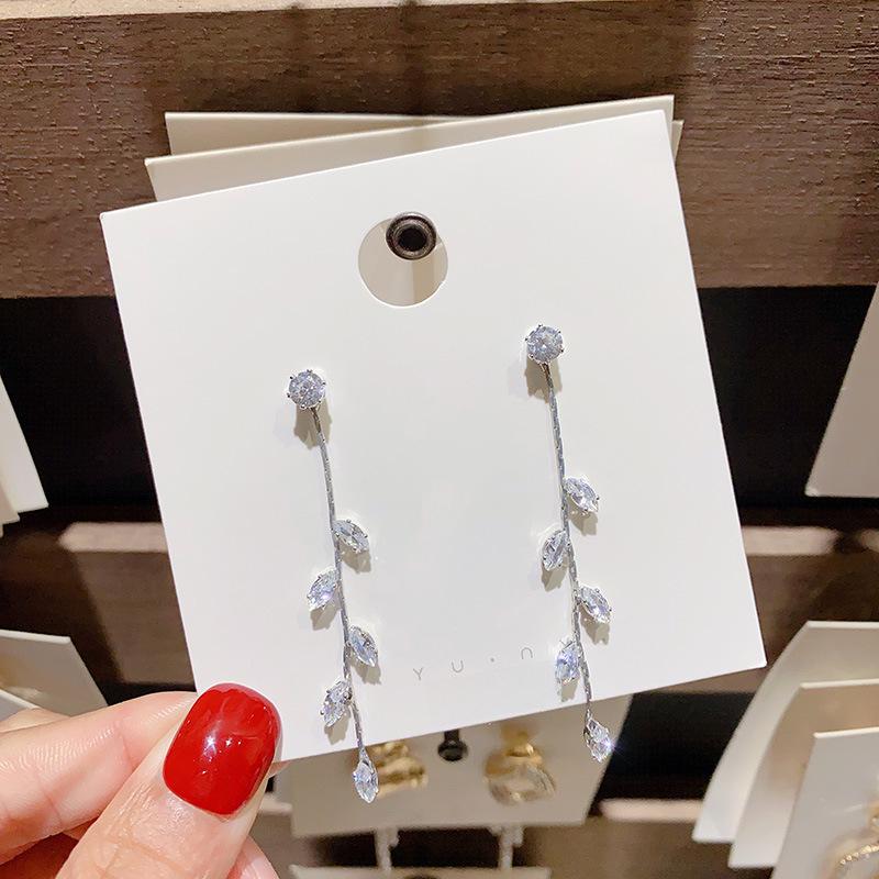 S925 Silver Needle Diamond Willow Leaf Tassel Earrings for Women - Versatile, Simple, Trendy Long Earrings (2020)
S925 Silver Needle Diamond Willow Leaf Tassel Earrings for Women - Versatile, Simple, Trendy Long Earrings (2020)