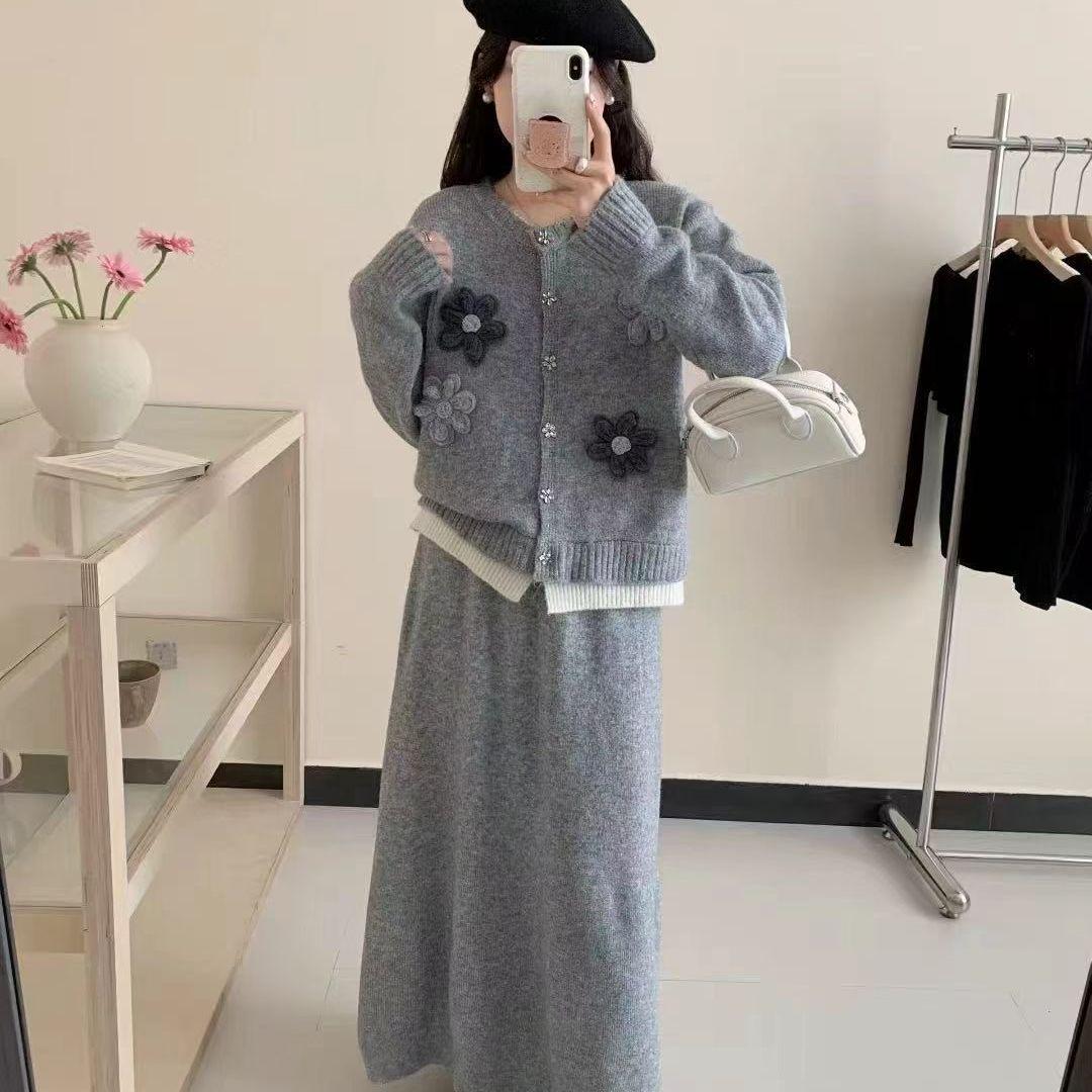 Комплект свитера и юбки с 3D вышивкой в виде цветов - Женский осенне-зимний корейский стиль, свободный крой, универсальный, средней длины, костюм из двух предметов. L (recommended 120-135 jin)
Комплект свитера и юбки с 3D вышивкой в виде цветов - Женский осенне-зимний корейский стиль, свободный крой, универсальный, средней длины, костюм из двух предметов. L (recommended 120-135 jin)