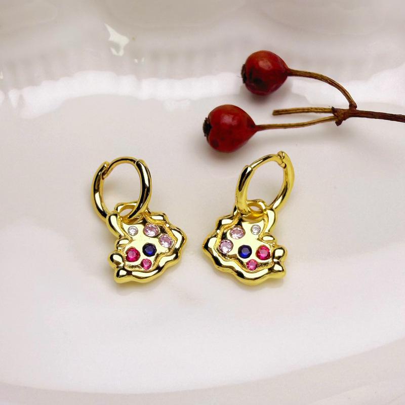 18K Gold Asymmetrical Heart and Pentagon Earrings: Retro, Trendy, Simple Cuff for Women золотий
18K Gold Asymmetrical Heart and Pentagon Earrings: Retro, Trendy, Simple Cuff for Women золотий