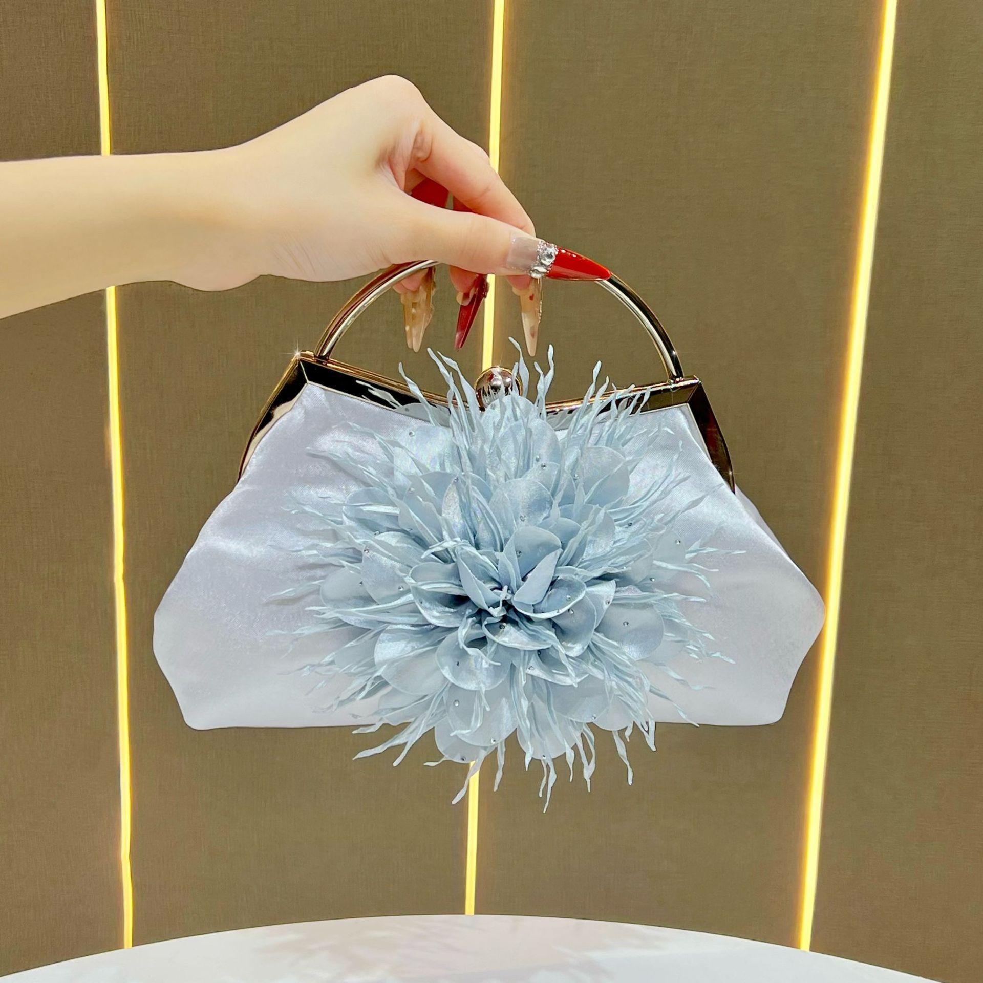 Dinner bag, cheongsam, handbag, celebrity temperament, versatile flower handbag, little fairy handbag.
Dinner bag, cheongsam, handbag, celebrity temperament, versatile flower handbag, little fairy handbag.
