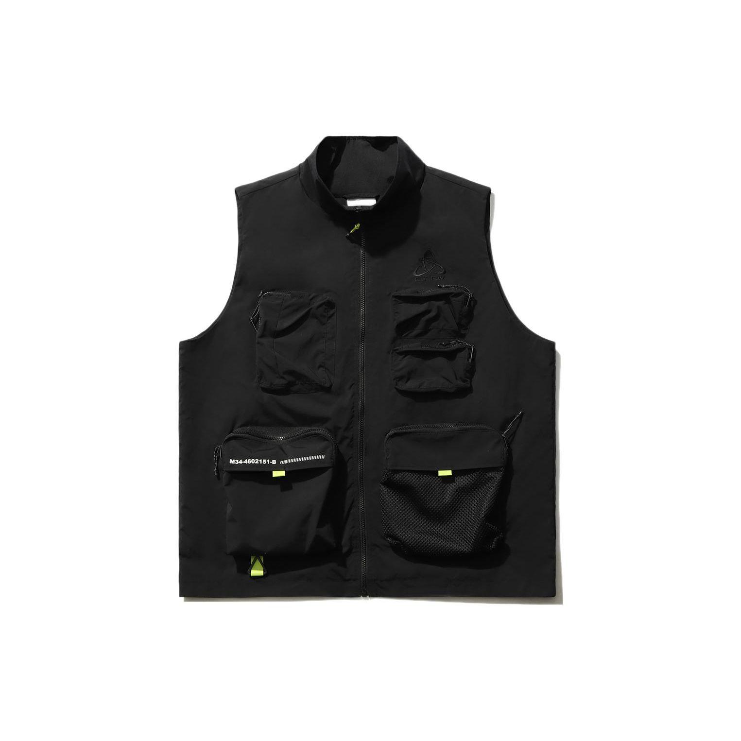 Li Ning CF Sports Fashion Series однотонный многокарманный рабочий жилет с буквенным принтом и воротником-стойкой, мужские жилеты черного цвета AMDR049-1 L
Li Ning CF Sports Fashion Series однотонный многокарманный рабочий жилет с буквенным принтом и воротником-стойкой, мужские жилеты черного цвета AMDR049-1 L