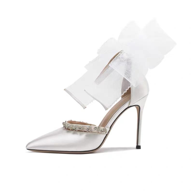 Летние новые босоножки на высоком каблуке с пряжкой в одну линию 2024 года, модные инкрустированные бриллиантами металлические туфли с тонким высоким каблуком 39 белый
Летние новые босоножки на высоком каблуке с пряжкой в одну линию 2024 года, модные инкрустированные бриллиантами металлические туфли с тонким высоким каблуком 39 белый