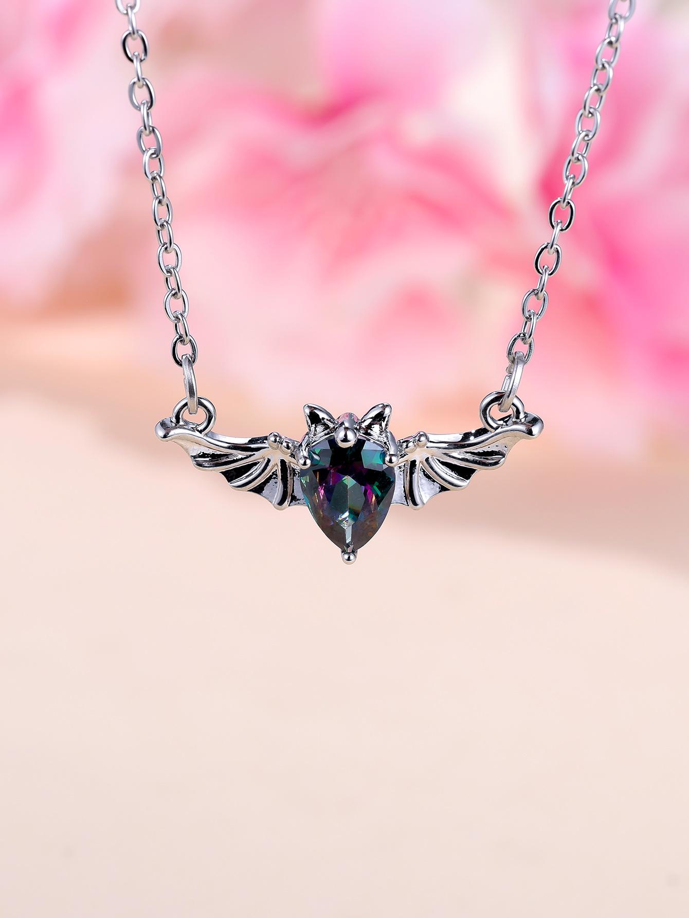 New hot-selling Halloween Diablo bat design necklace Diablo personalized gothic necklace
New hot-selling Halloween Diablo bat design necklace Diablo personalized gothic necklace