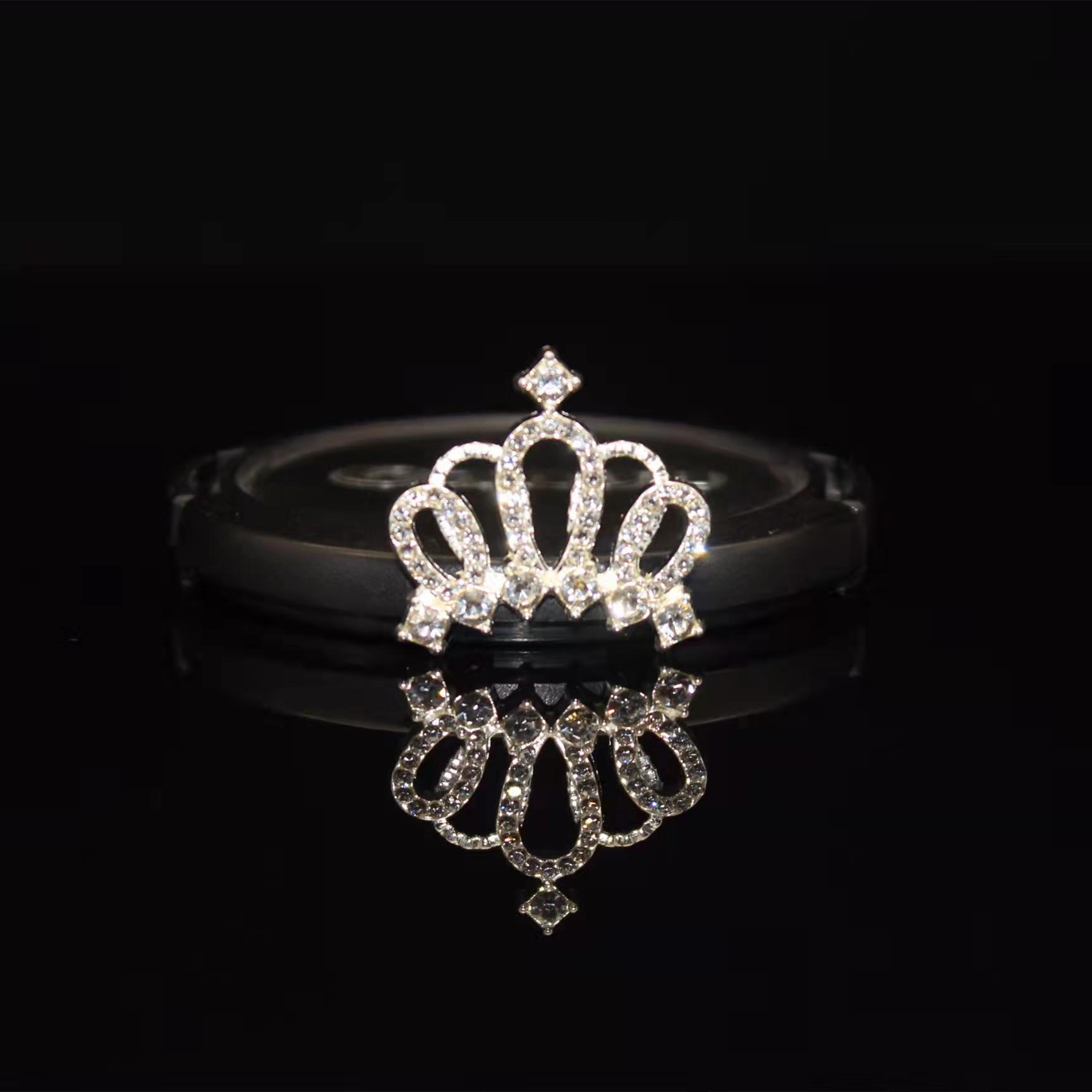 Engood 100Pcs Rhinestone Crown Button Sewing Trim & Embellishments Craft Buckles Diamond DIY Wedding Invitations Decoration JC17 срібний
Engood 100Pcs Rhinestone Crown Button Sewing Trim & Embellishments Craft Buckles Diamond DIY Wedding Invitations Decoration JC17 срібний