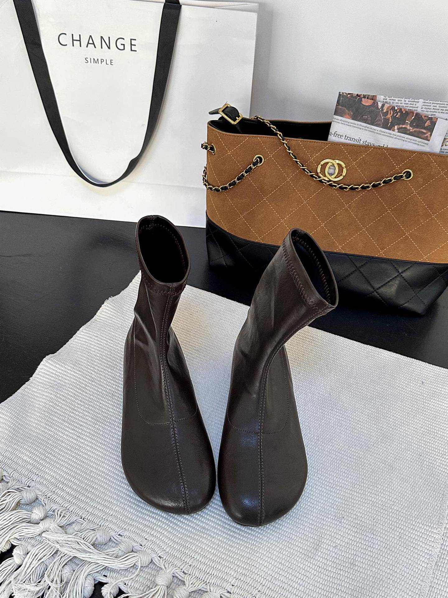 Minimalist style round head inner height increase and thin flat bottom versatile short boots 39
Minimalist style round head inner height increase and thin flat bottom versatile short boots 39